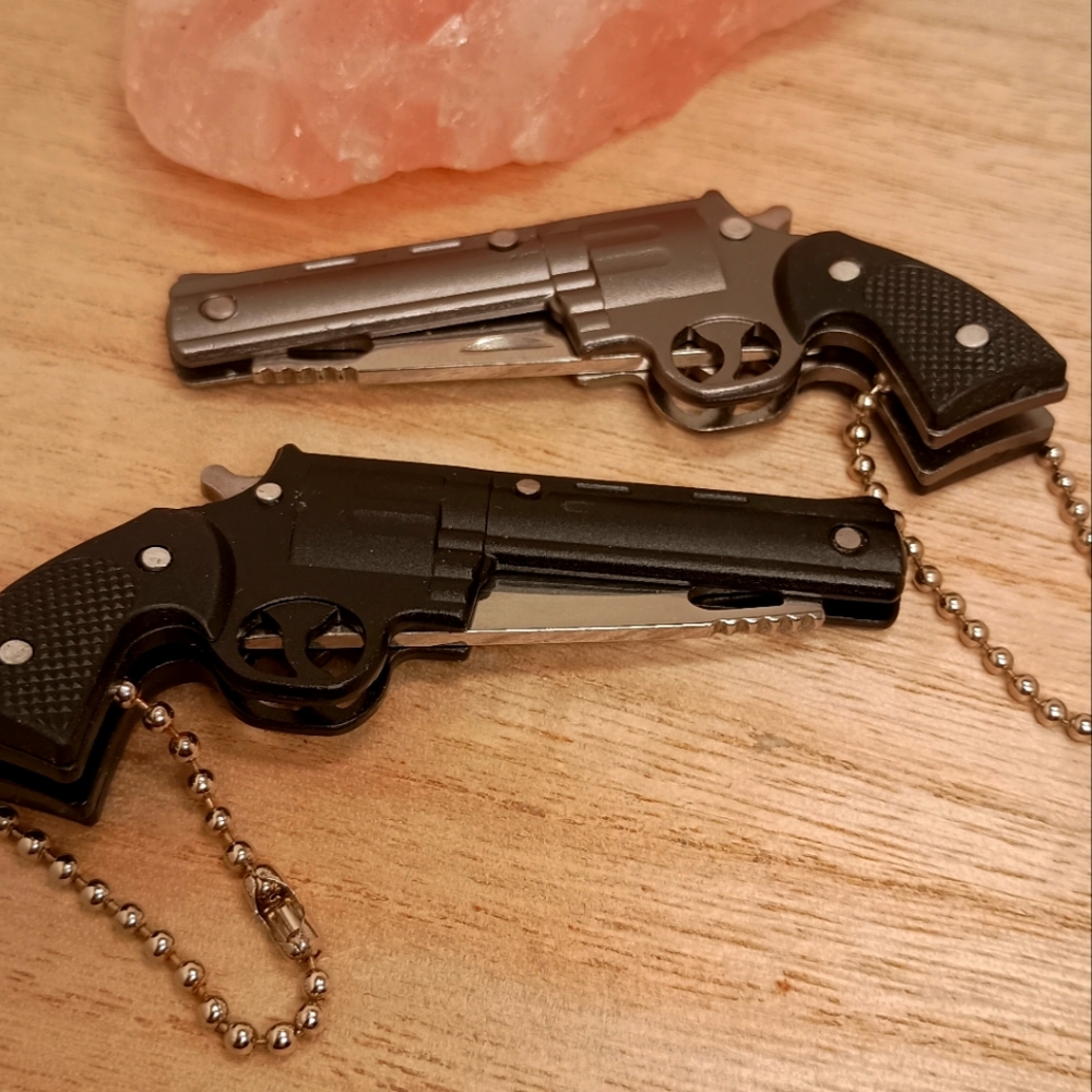 Mini Western revolver folder key chain